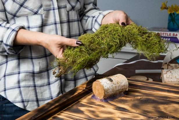 Create Stunning 3D Moss and Wood Wall Art: Expert DIY Guide