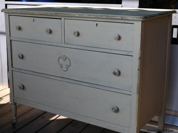 Step-by-Step Guide: Paint Your Dresser in Nautical Style