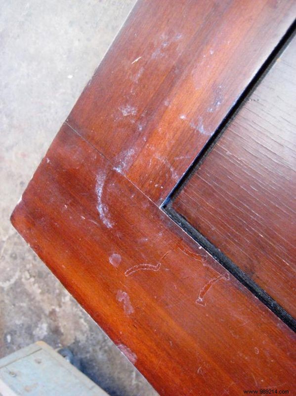 Revamp Your Old Wooden Table: Expert Guide to Painting and Stenciling