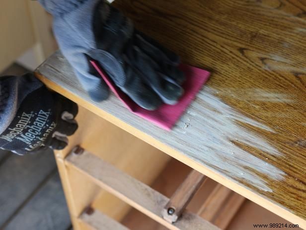 Expert Guide: Painting a Stunning Ombre Effect on Your Sideboard