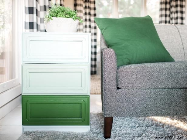 Expert Guide: Painting a Stunning Ombre Effect on Your Sideboard