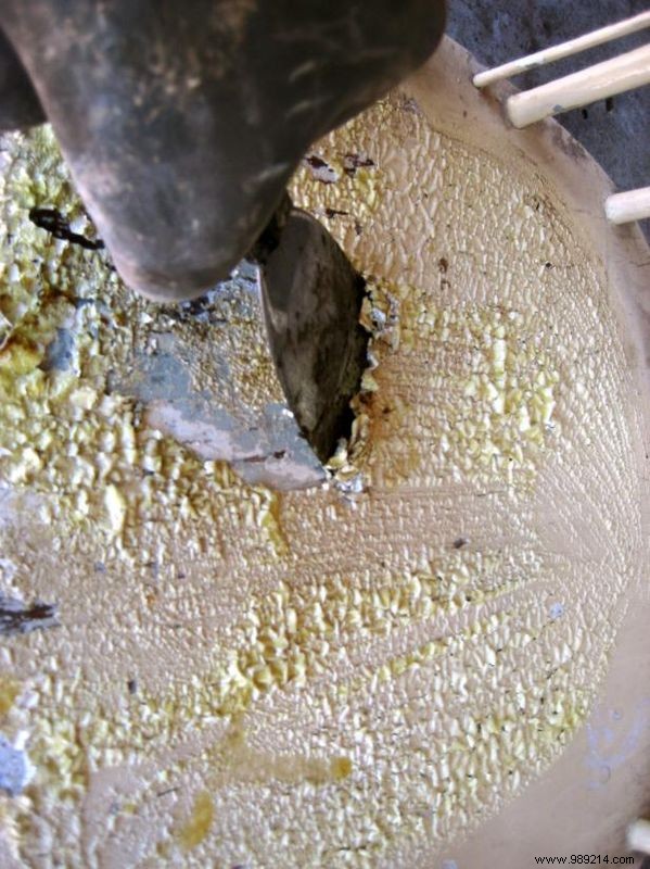 Expert Guide: Painting Wooden Furniture for a Timeless Aged, Distressed Look