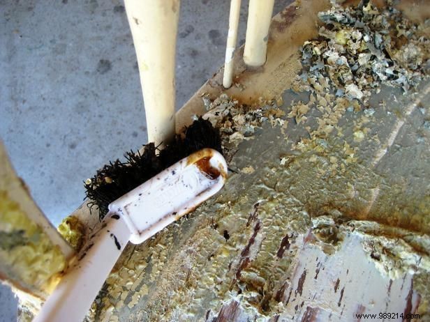 Expert Guide: Painting Wooden Furniture for a Timeless Aged, Distressed Look