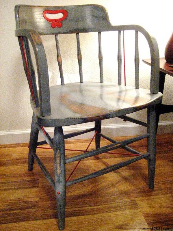 Expert Guide: Painting Wooden Furniture for a Timeless Aged, Distressed Look