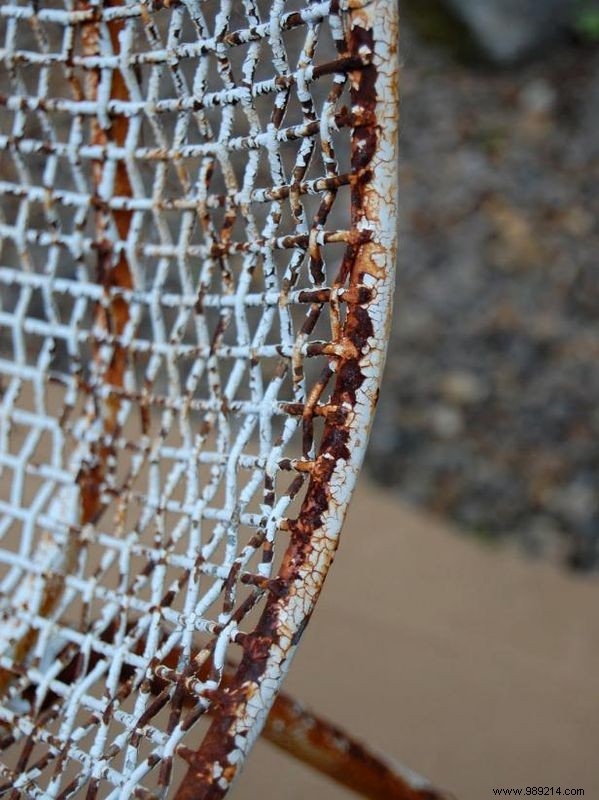 Expert Guide: How to Restore and Paint Rusty Metal Chairs
