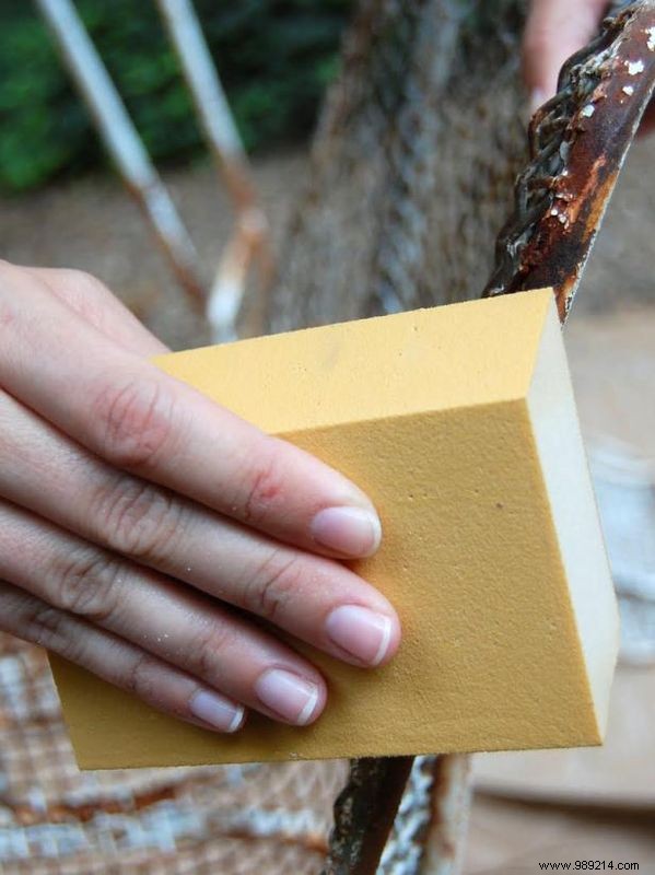 Expert Guide: How to Restore and Paint Rusty Metal Chairs