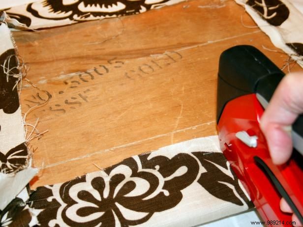 Expert Step-by-Step Guide: Reupholstering Your Dining Room Chair