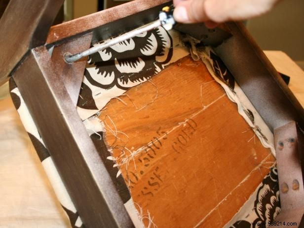 Expert Step-by-Step Guide: Reupholstering Your Dining Room Chair