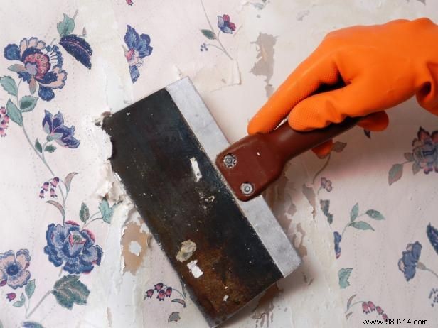 Expert Guide: How to Remove Wallpaper Safely with Solvents or Steam