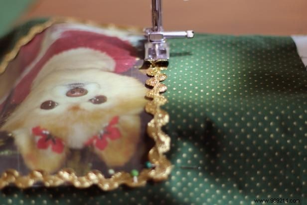 How to Sew a Personalized Festive Holiday Pillow: Expert Step-by-Step Guide