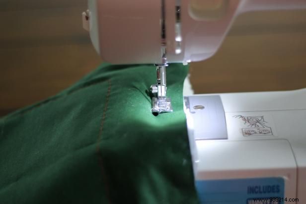 How to Sew a Personalized Festive Holiday Pillow: Expert Step-by-Step Guide