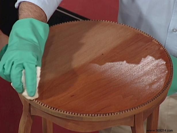 Expert Guide: How to Stain Wooden Furniture for a Professional Finish