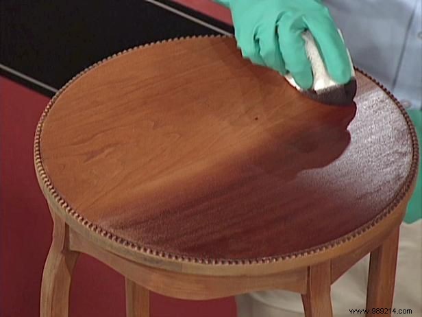 Expert Guide: How to Stain Wooden Furniture for a Professional Finish
