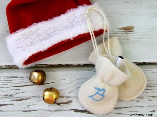 DIY: Transform Baby s First Mittens into a Cherished Christmas Tree Ornament