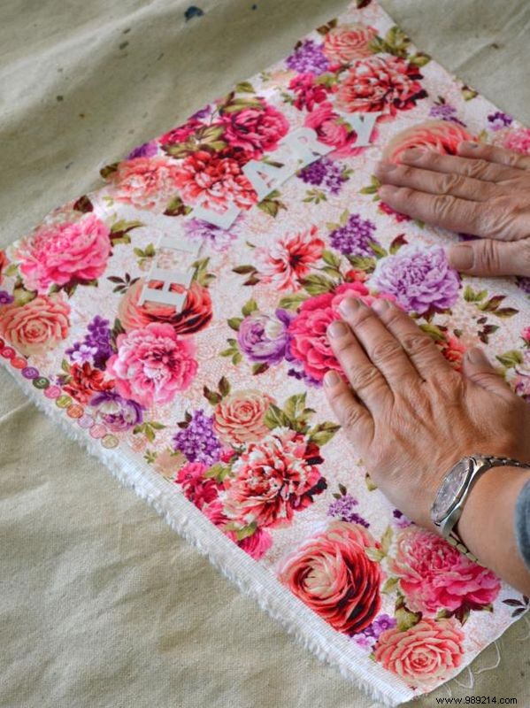 DIY Guide: Transform Old Picture Frames into Shabby-Chic Cork Message Boards