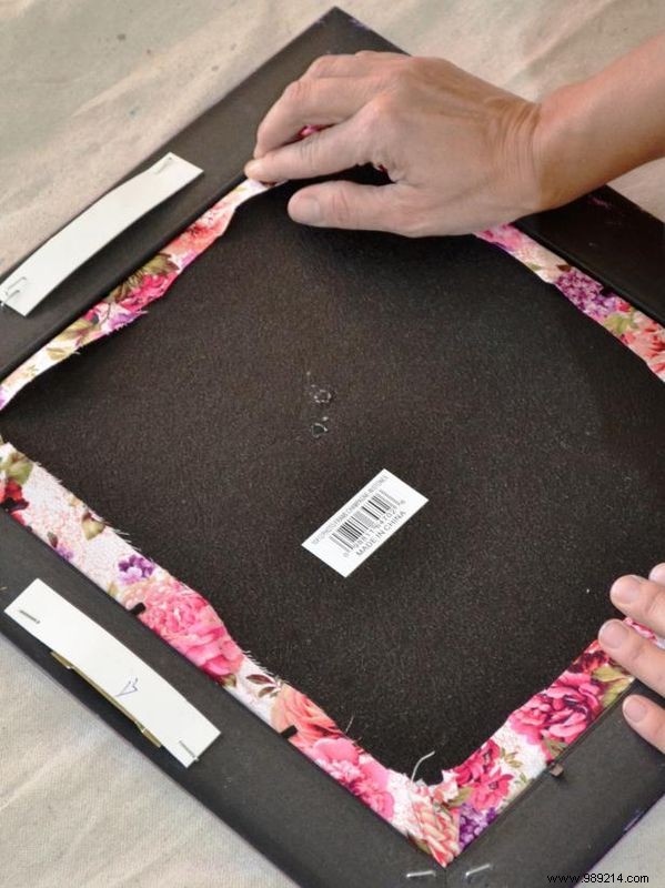 DIY Guide: Transform Old Picture Frames into Shabby-Chic Cork Message Boards