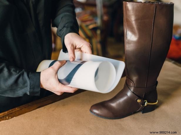 Transform Riding Boots into Elegant Flower Vases: Expert DIY Guide