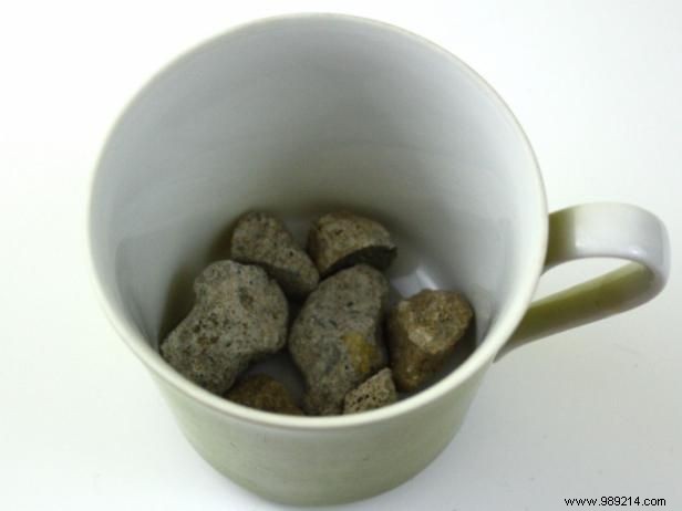 Easy DIY: Transform Old Teacups and Saucers into Charming Garden Planters