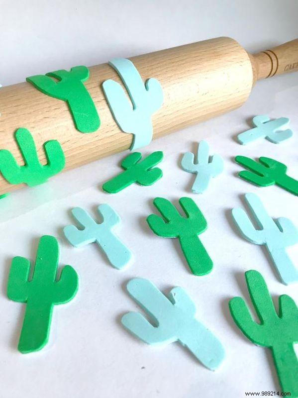 DIY Cactus-Print Tea Towels: Transform a Rolling Pin into a Printing Tool