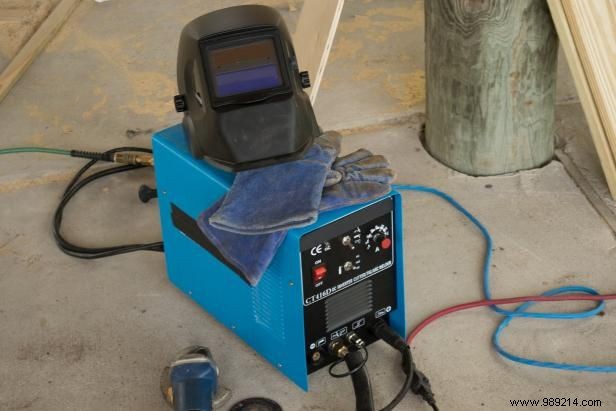 How to Safely Upcycle Gas Cylinders into Industrial Pendant Lights: Expert DIY Guide