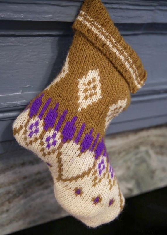 Transform an Old Sweater into a Cozy Christmas Stocking: Easy Upcycling Guide