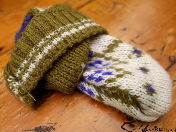 Transform an Old Sweater into a Cozy Christmas Stocking: Easy Upcycling Guide