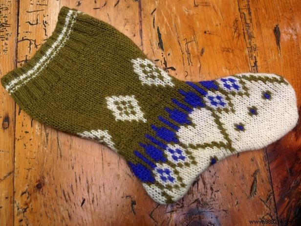 Transform an Old Sweater into a Cozy Christmas Stocking: Easy Upcycling Guide