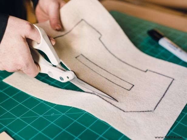 DIY: Craft Varsity-Themed Chair Swags with Vintage Tennis Rackets – Expert Guide by Brian Patrick Flynn