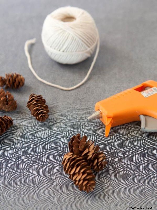 DIY Natural Gift Toppers: Festive Wraps from Backyard Treasures