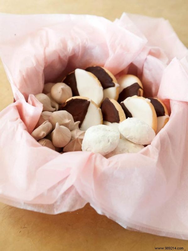 How to Elevate Holiday Gifts with Vintage Cookie Tins: A Step-by-Step Guide