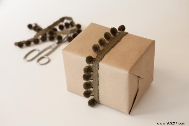 Expert Guide: Wrap Gifts Beautifully with Ribbons and Fabric Trims