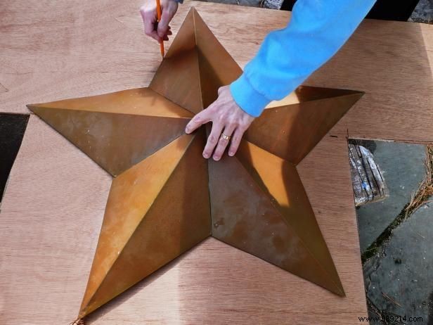 DIY Rustic Driftwood Star: Easy Beach-Inspired Holiday or Porch Decoration