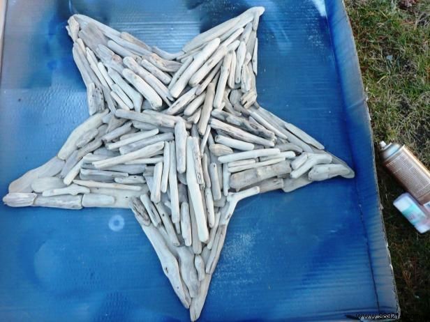 DIY Rustic Driftwood Star: Easy Beach-Inspired Holiday or Porch Decoration