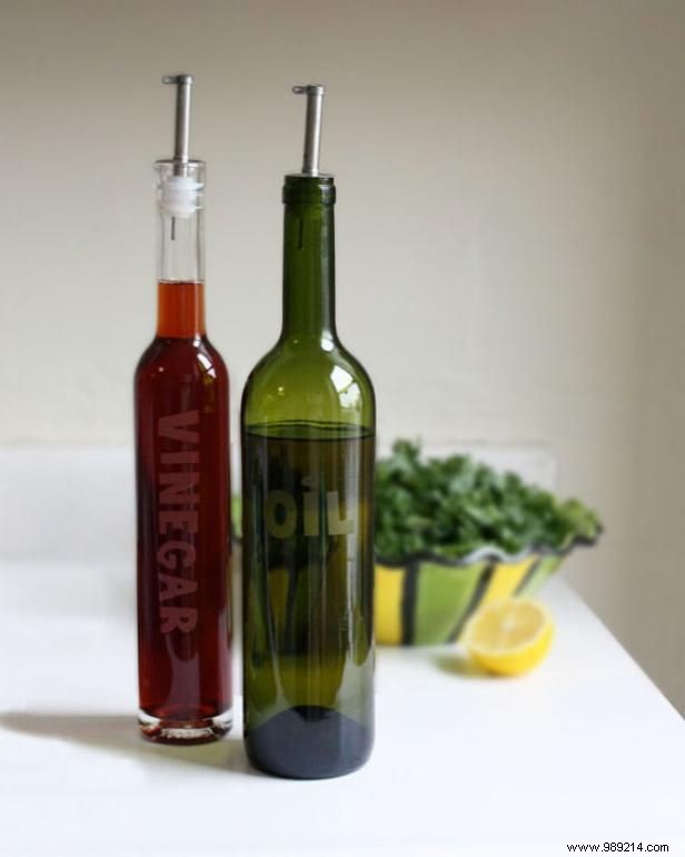 DIY Guide: Engrave Stunning Oil and Vinegar Bottles from Recycled Wine Bottles