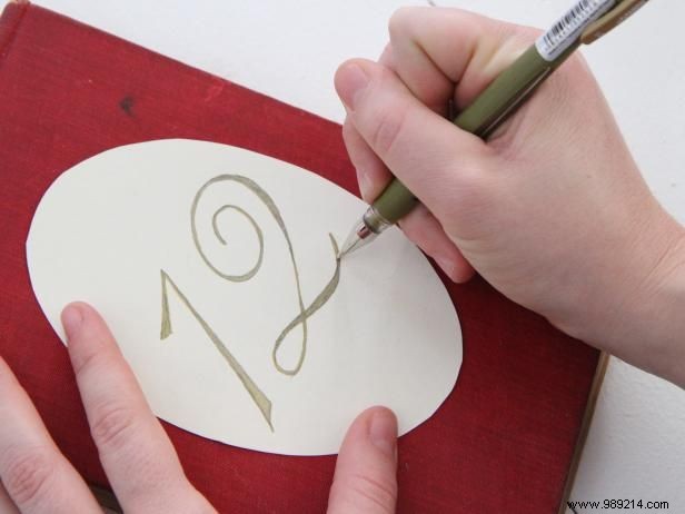 DIY Elegant Wedding Table Numbers from Vintage Books: A Step-by-Step Guide