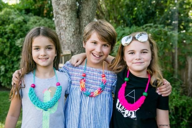 Easy Finger-Knit Necklace Tutorial: No Needles Required