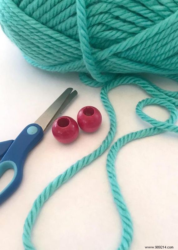 Easy Finger-Knit Necklace Tutorial: No Needles Required