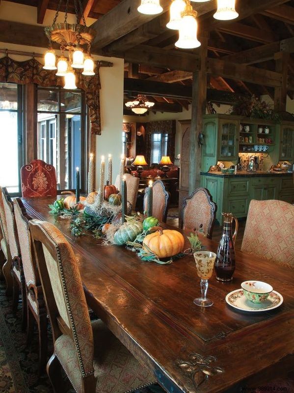 Expert Tips from Event Planners: Hosting Large Crowds in Small Spaces