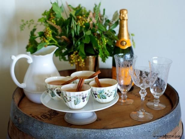 Expert Tips from Event Planners: Hosting Large Crowds in Small Spaces