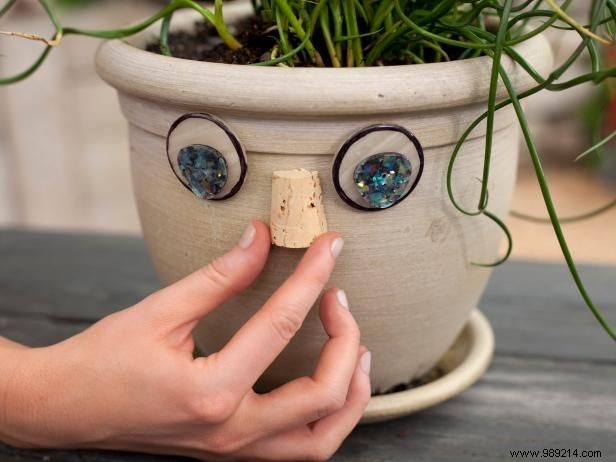 Personalize Your Flower Pots: Fun DIY Faces with Plant  Hair  for Kids