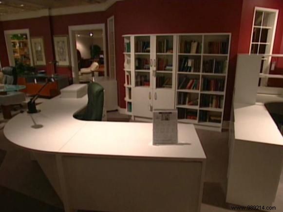 Expert Guide: Selecting and Setting Up Your Ideal Home Office Space