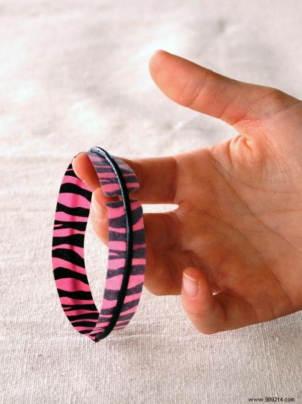 3 Easy DIY Duct Tape and Washi Tape Bracelet Tutorials