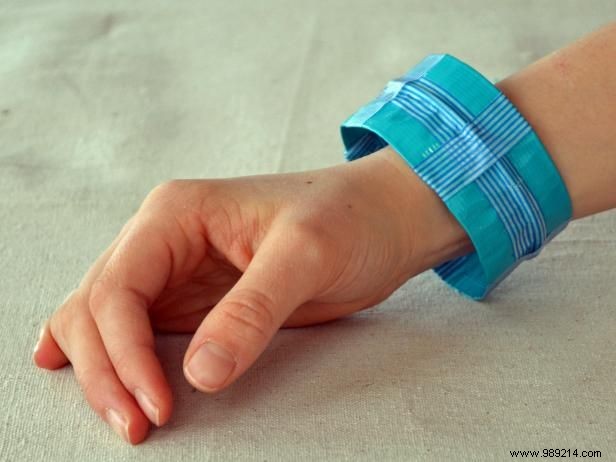 3 Easy DIY Duct Tape and Washi Tape Bracelet Tutorials