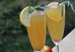 Effortless 2-Ingredient Apple Cider Prosecco Cocktail for Thanksgiving