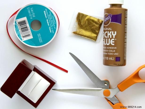 Transform Your Wedding Ring Box into a Heartfelt Christmas Ornament: DIY Guide