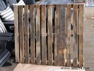 DIY Guide: Transform a Shipping Pallet into Rustic Outdoor Patio Art or Custom Sign