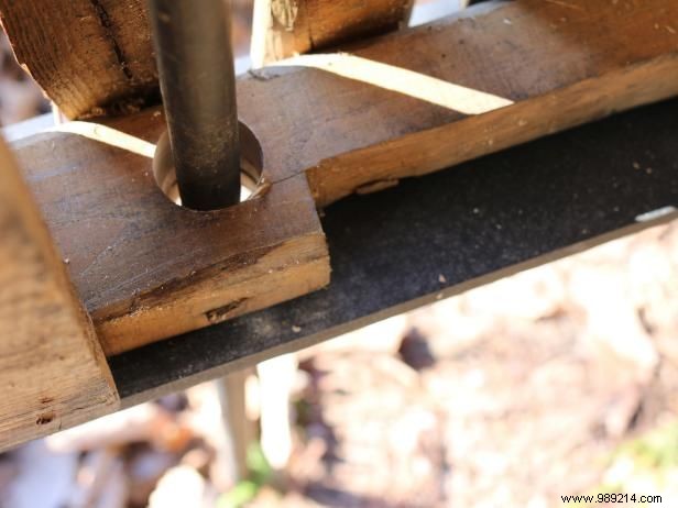 DIY Guide: Transform a Shipping Pallet into Rustic Outdoor Patio Art or Custom Sign