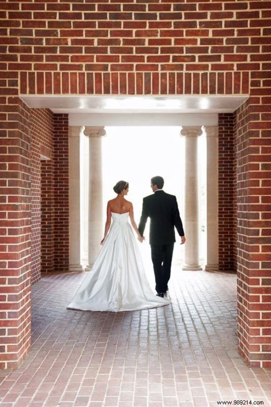 Wedding Photos: Hire a Professional or Go DIY? Insights from Top Photographers